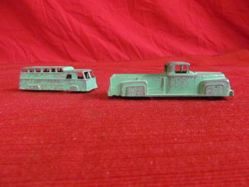 lot 5 image: vintage Midge toys
