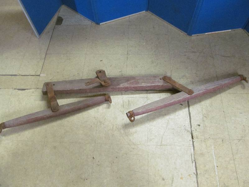lot 17 image: vintage double tree