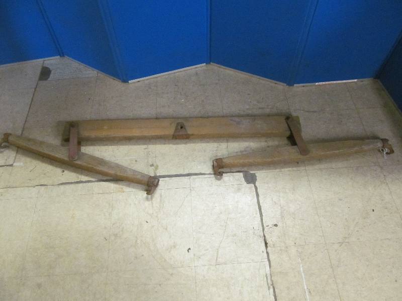 lot 18 image: vintage double tree