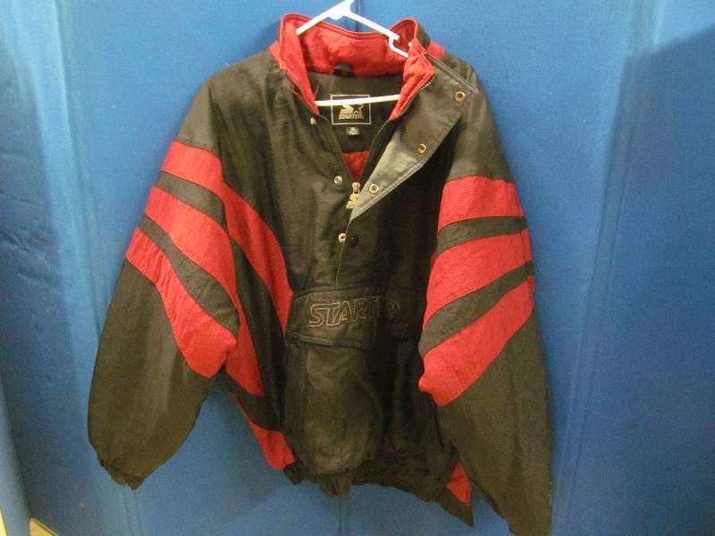 lot 21 image: Starter jacket