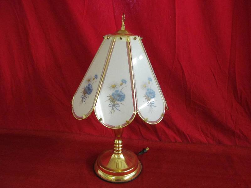 lot 24 image: lamp
