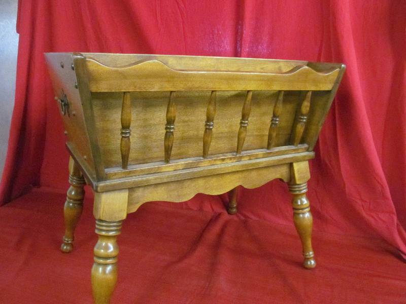 lot 26 image: yarn basket