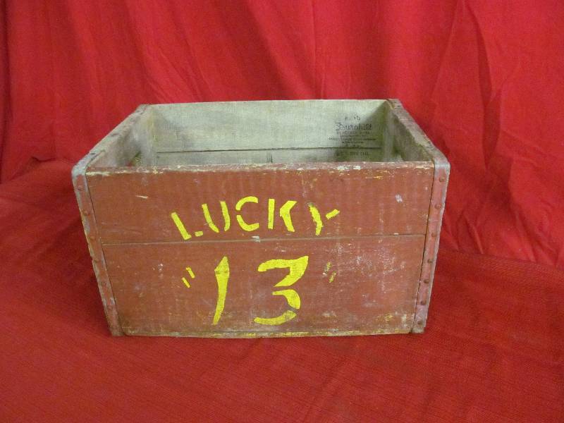 lot 32 image: vintage Hires Crate