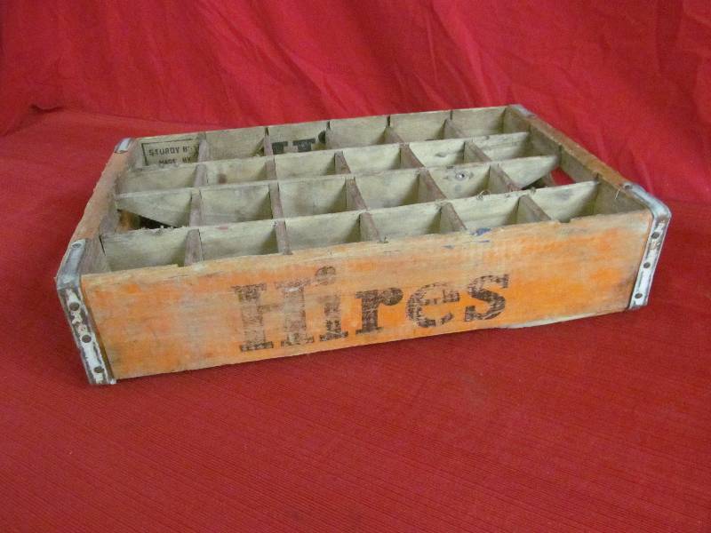 lot 33 image: vintage Minars crate
