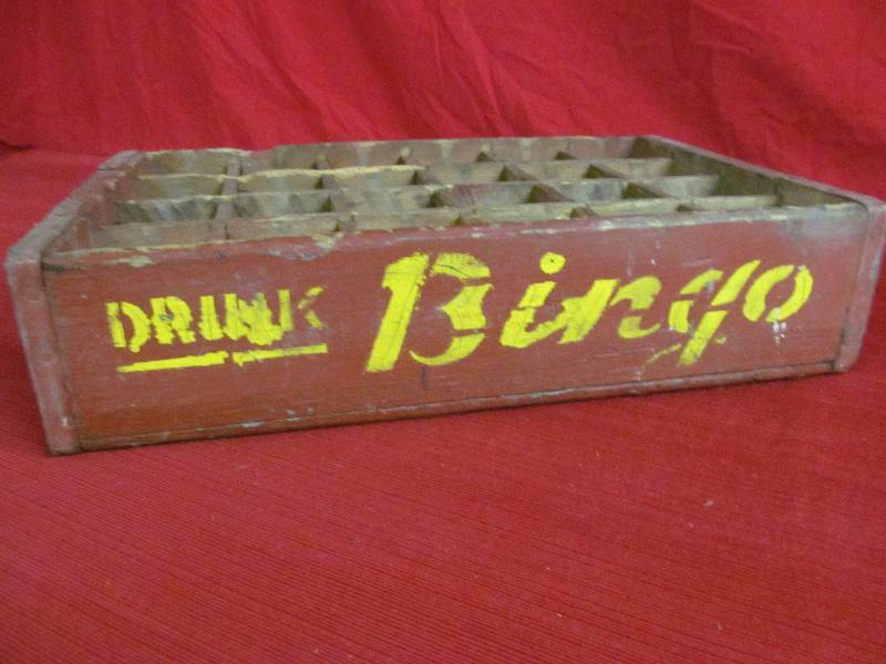 lot 35 image: vintage Minars crate