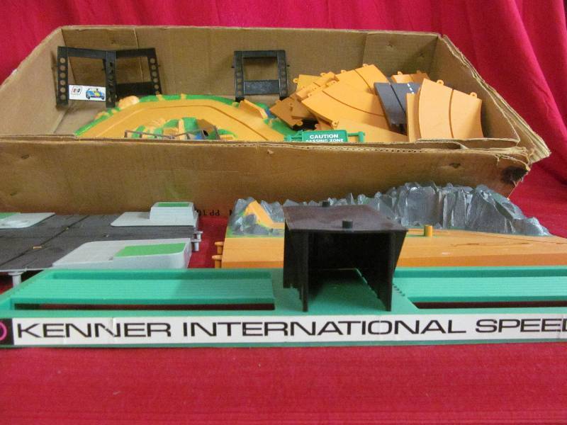 lot 49 image: vintage Kenner race track