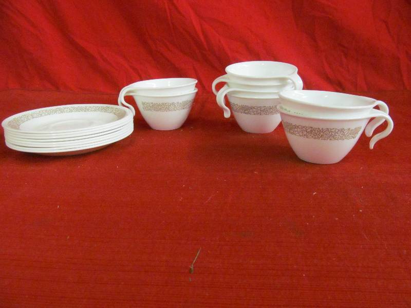 lot 54 image: Corelle dishes