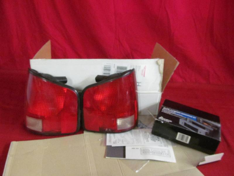 lot 62 image: S-10 tail lights