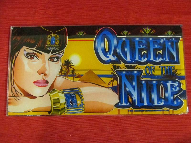 lot 82 image: Slot machine glass