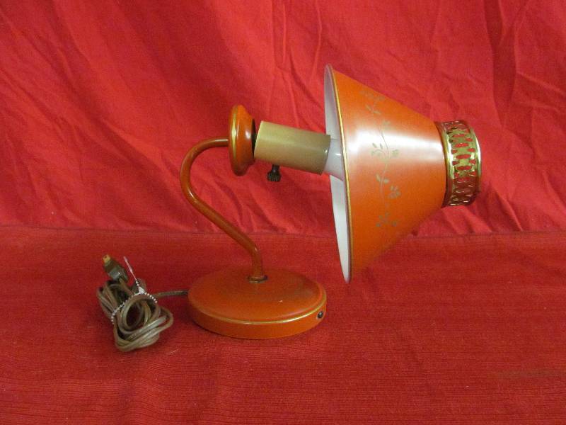 lot 93 image: lamp
