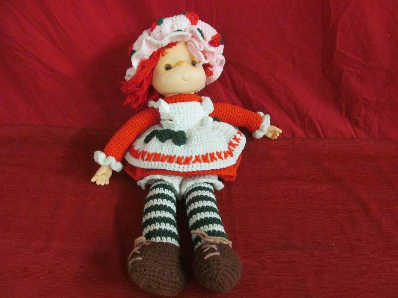 lot 97 image: dolls
