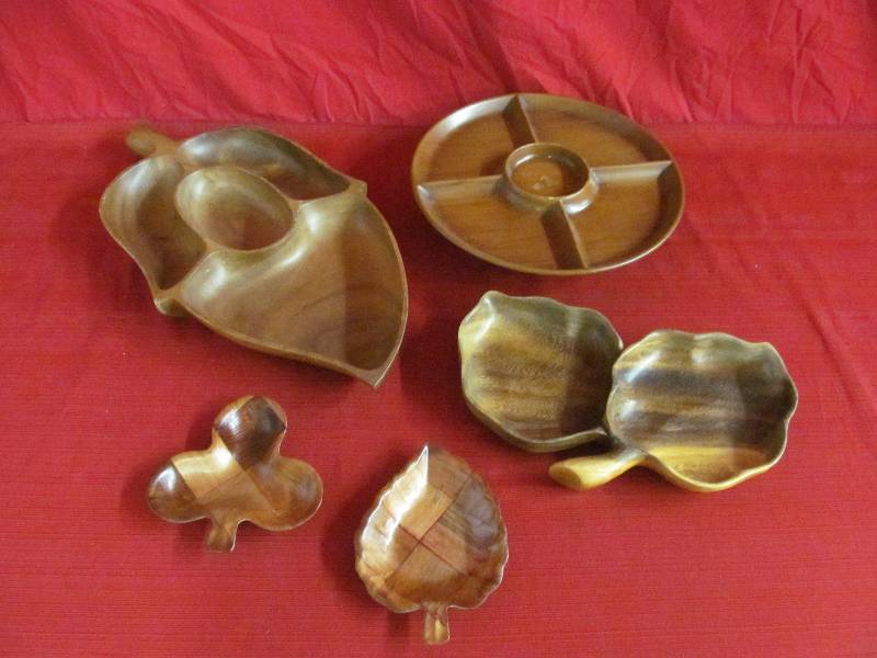 lot 98 image: candy dishes