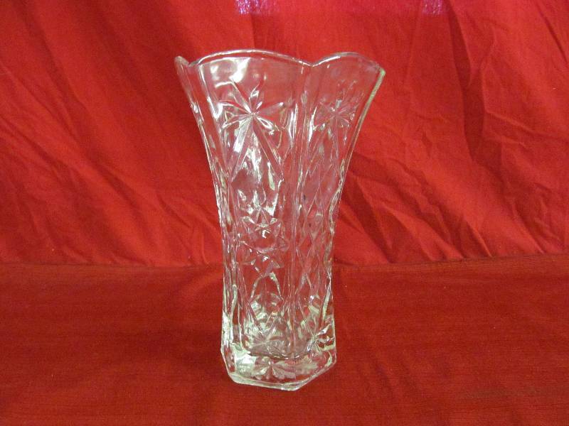 lot 105 image: vases