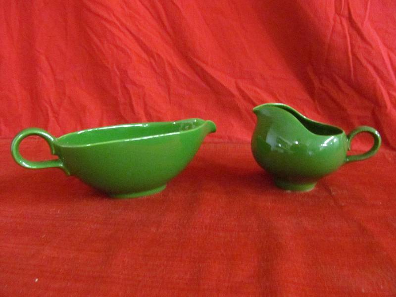 lot 125 image: creamer and gravy boat