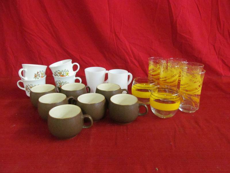 lot 132 image: vintage glassware