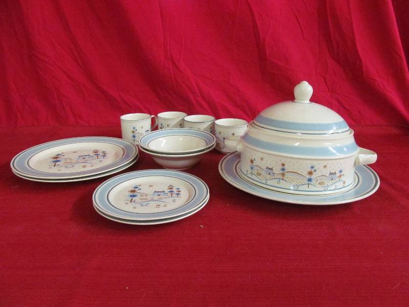 lot 135 image: Museum stoneware collection