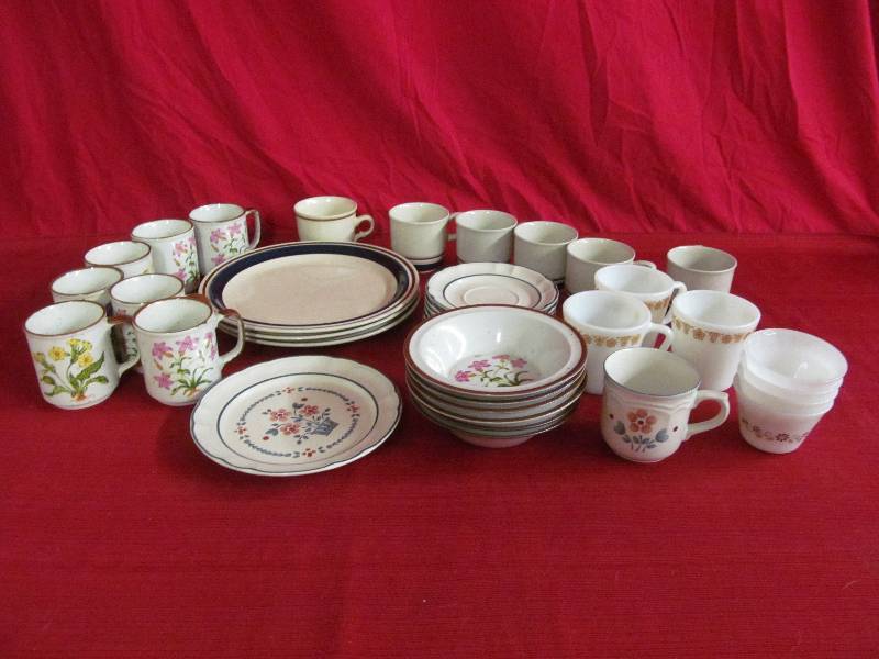 lot 139 image: Chateau stoneware dishes