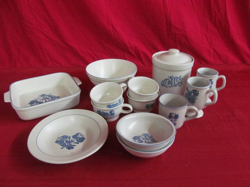 lot 148 image: Pfaltgraff dishes