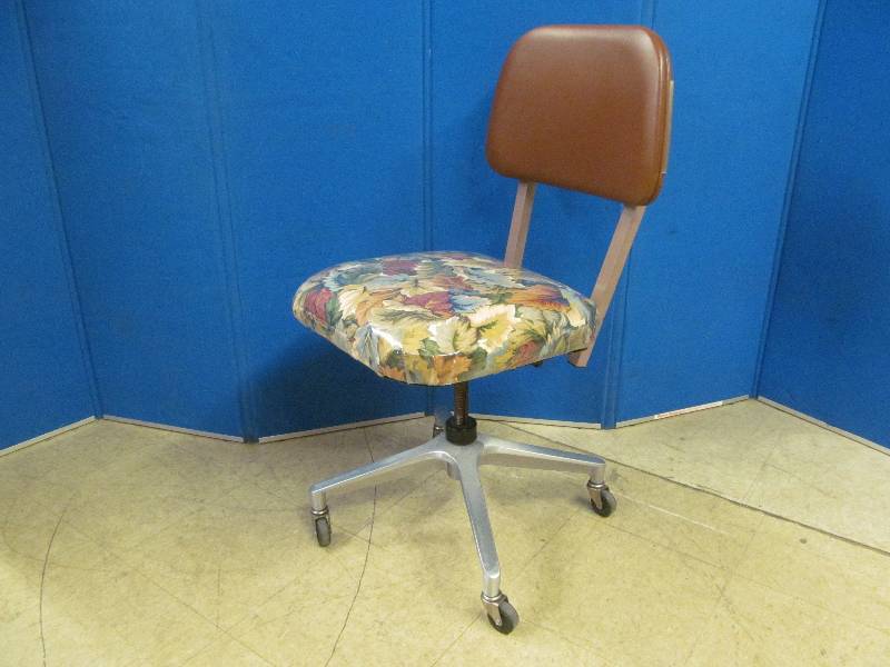 lot 151 image: office chair