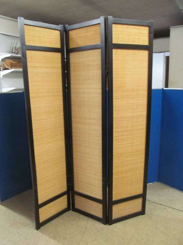 lot 152 image: room divider