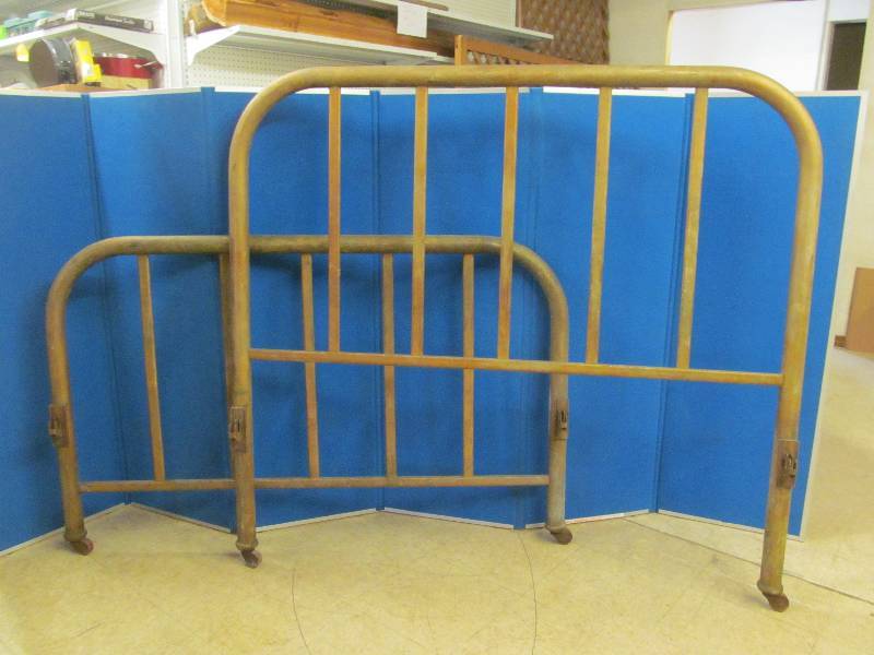 lot 153 image: vintage haed and foot boards