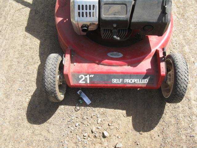 lot 7 image: Toro 21 self propelled mower
