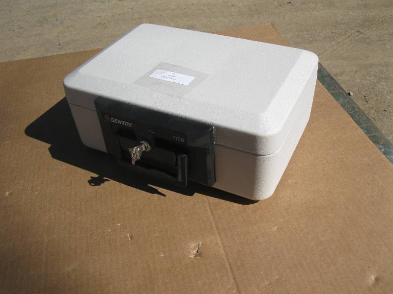 lot 70 image: Sentry fire safe