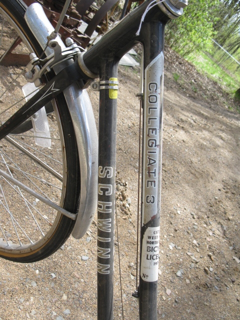 lot 131 image: Womens Black Schwinn 3 speed bike