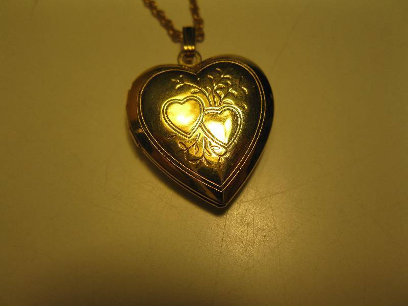 lot 151 image: Gold chain wheart locket necklace