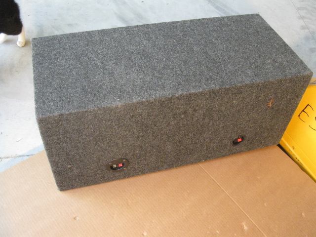 lot 170 image: Kicker speaker box