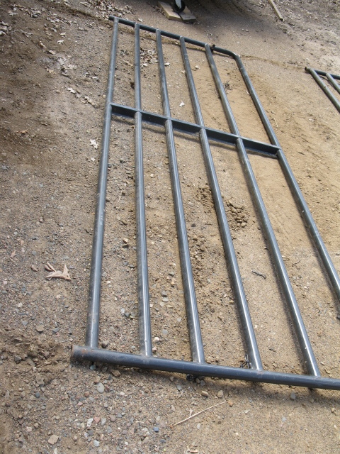 lot 193 image: 12 steel gate