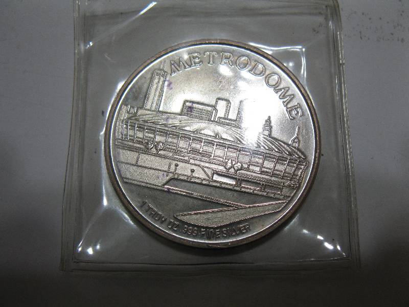 lot 235 image: Twins 1987 world champion collector coin