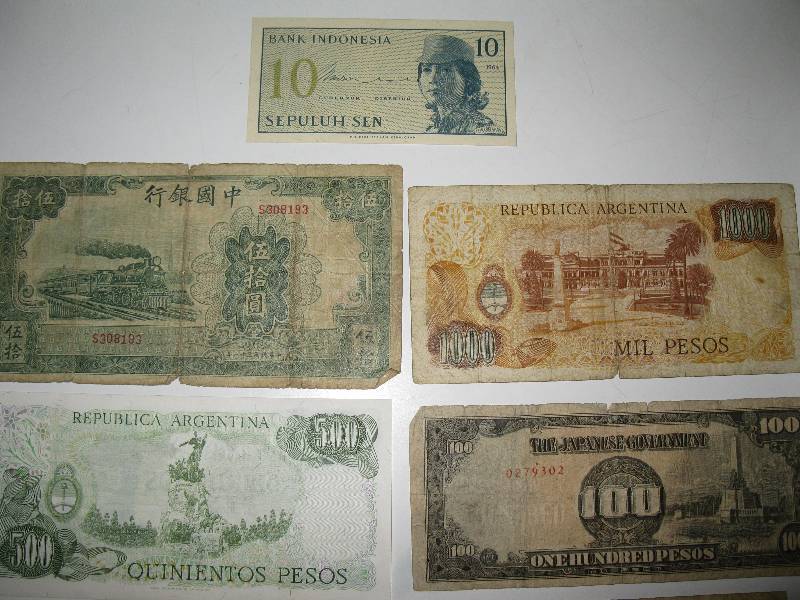 lot 245 image: 11 foreign bills