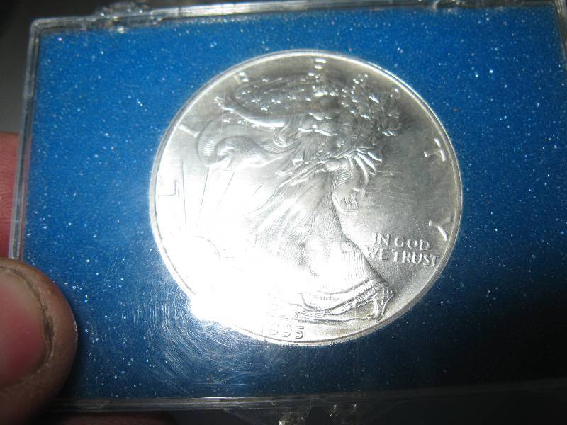 lot 248 image: 1995 US Silver dollar