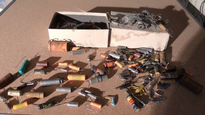 lot 513 image: Tubular Capacitors