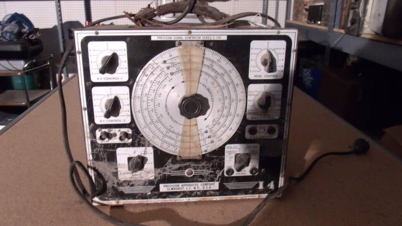 lot 519 image: Precision Signal Generator, Series E200