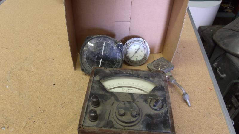 lot 527 image: Milliamperes Meter and gauges