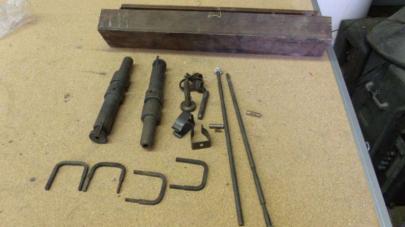 lot 532 image: Piston Puller Set In wood box