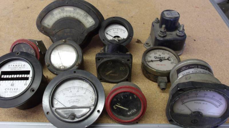 lot 538 image: Variety of Gauges