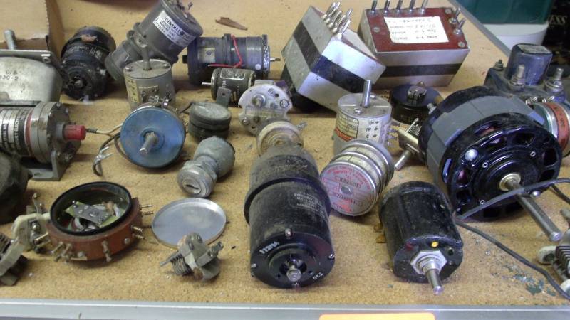 lot 550 image: Box of repair parts