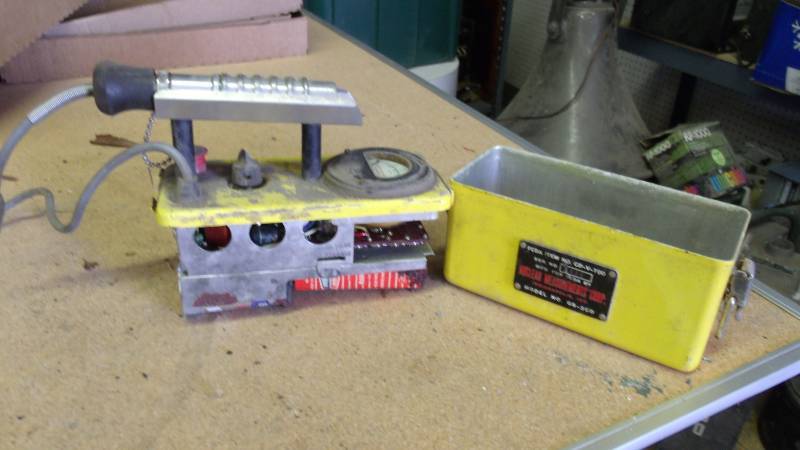 lot 552 image: Nuclear Measurements Corp Geiger Counter