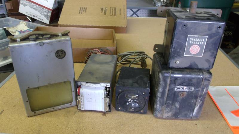 lot 559 image: Variety of Gauges, meters and instruments