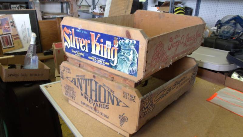 lot 586 image: 2 Fruit Crates