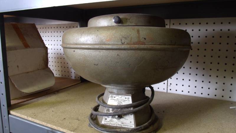 lot 418 image: IEC International Clinical Centrifuge, Model CL