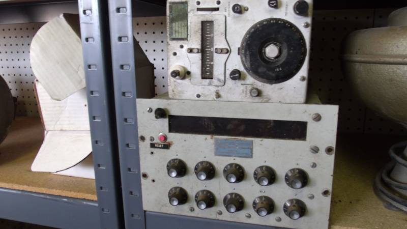lot 419 image: Digital Electronic Counter and Radio Transmitter
