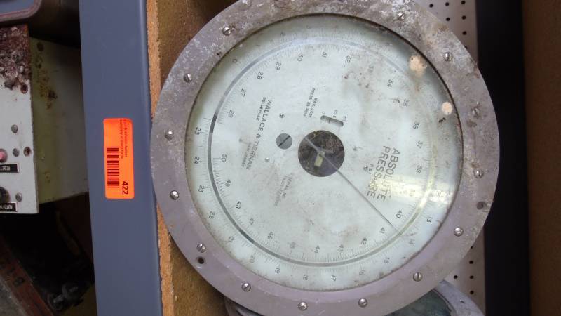 lot 422 image: Wallace & Tiernan Absolute Pressure Gauge