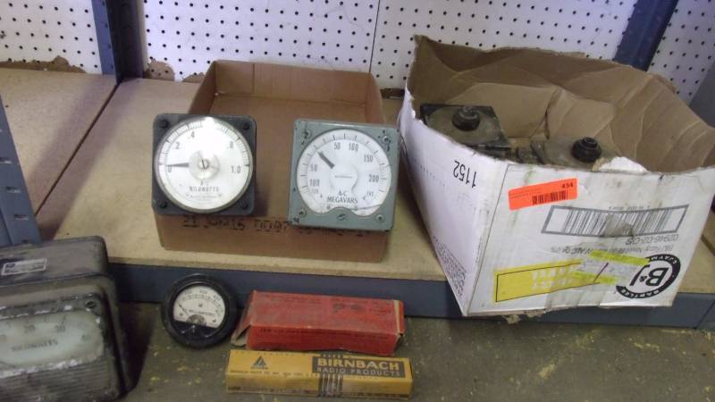 lot 434 image: Box of Misc meters, gauges and parts