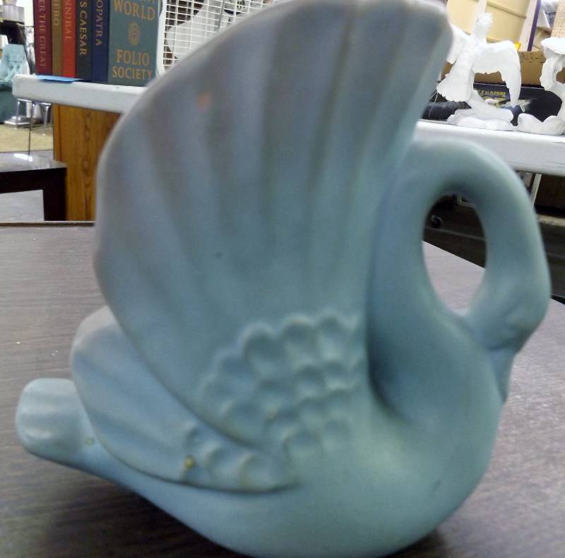 Rosemeade Swan Planter