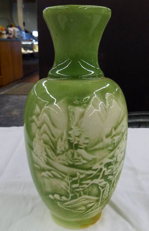 Beautiful Green Vase, approx 7 tall