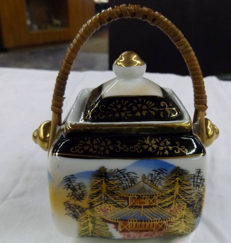 Oriental Designed Covered box with handle